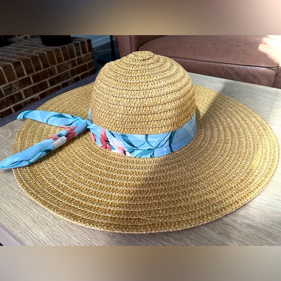 Women’s 100% paper straw hat / sun hat - 14” across - Picture 2 of 6